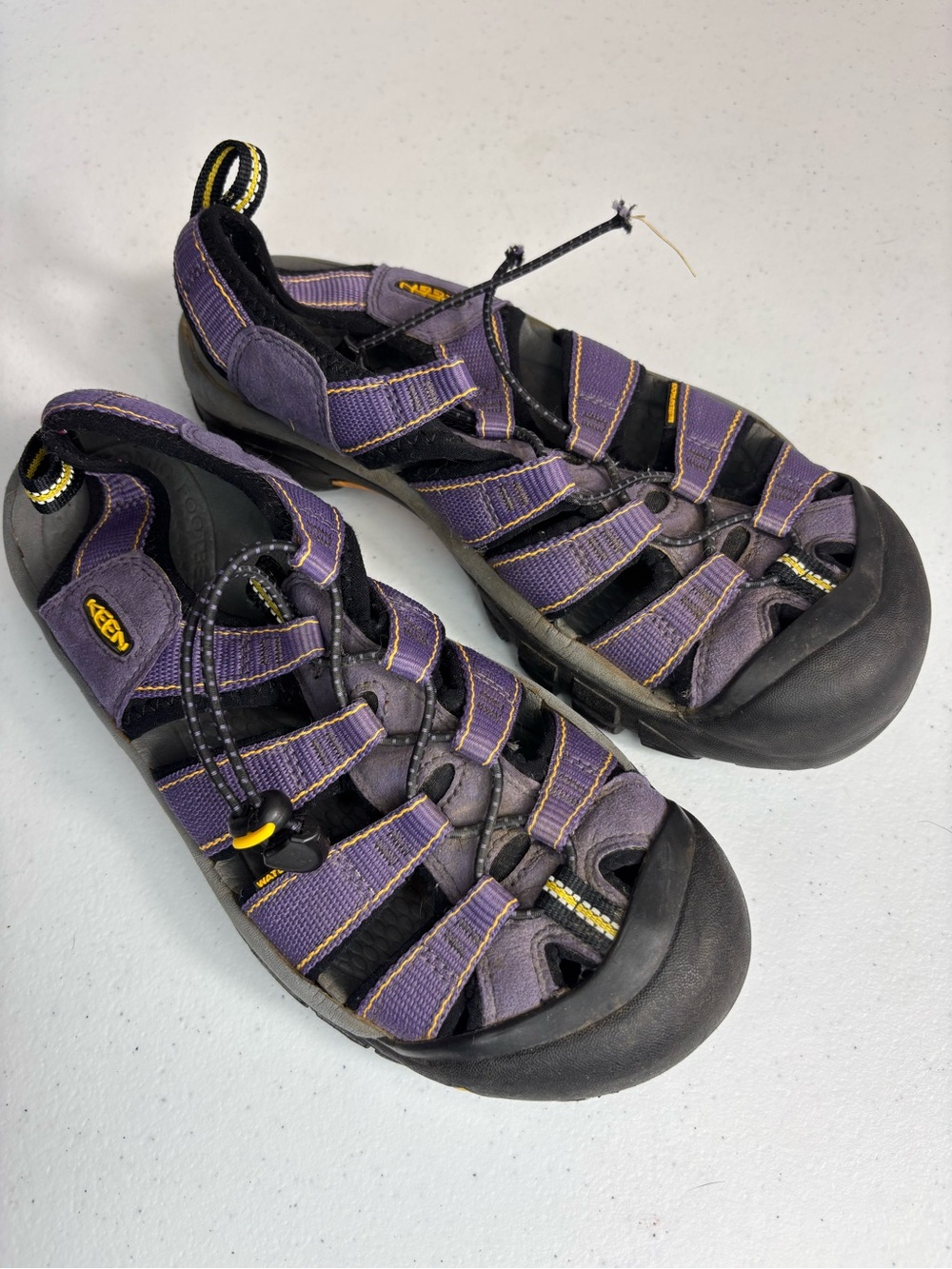 Keen Newport H2 waterproof hiking sandals women’s size 9.5